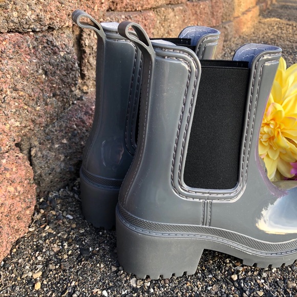 New! Rubber Short Rain Boot with Heel In Grey - Picture 5 of 8